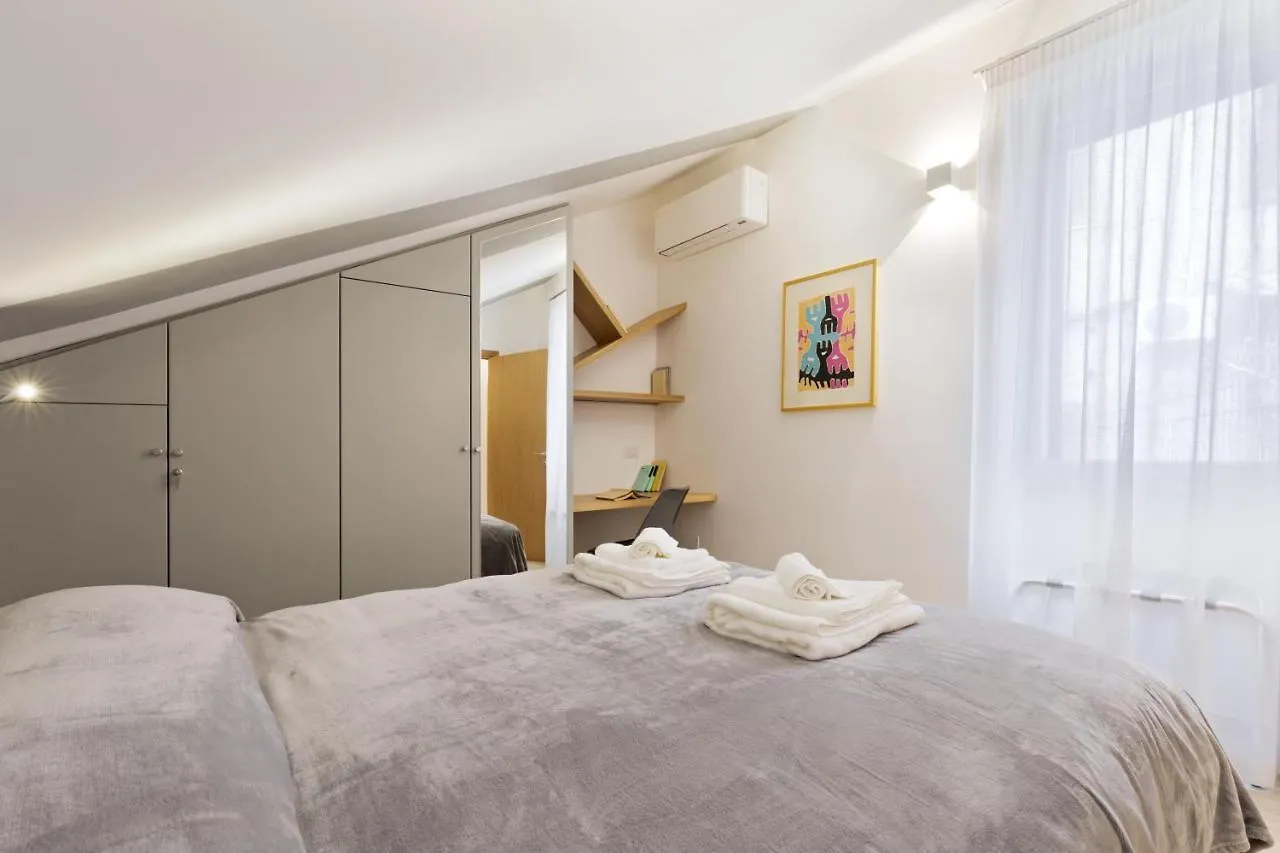 Апартаменты Ciancaleoni Duplex Casa Dell'Artista - Monti Рим 0*,