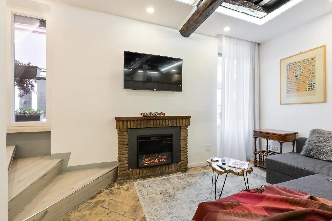 Апартаменты Ciancaleoni Duplex Casa Dell'Artista - Monti Рим 0*,