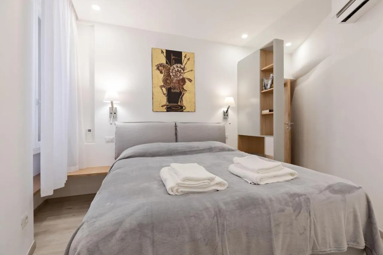 Апартаменты Ciancaleoni Duplex Casa Dell'Artista - Monti Рим 0*,  Италия